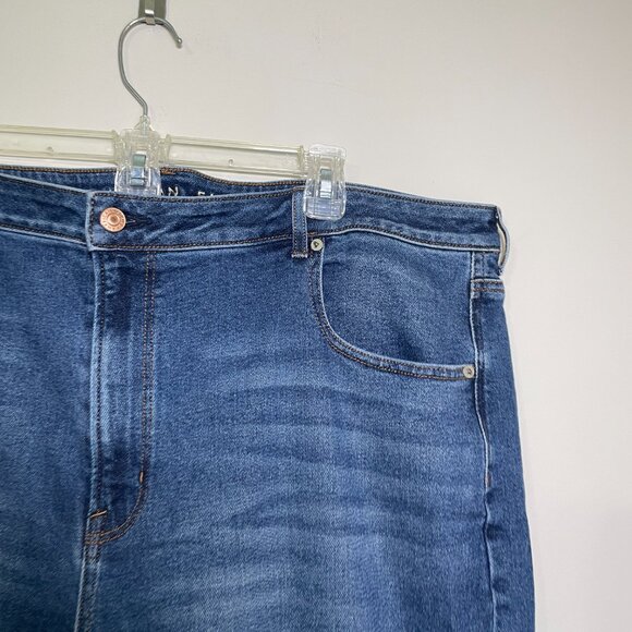 Women's Size 24R American Eagle Stretchy Distressed Knee Mom Jeans - Picture 7 of 12